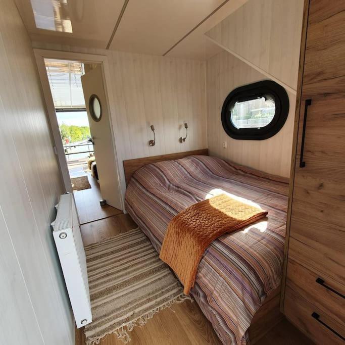Modern, Brand New Houseboat Near Amsterdam Hotel Monnickendam Exterior photo