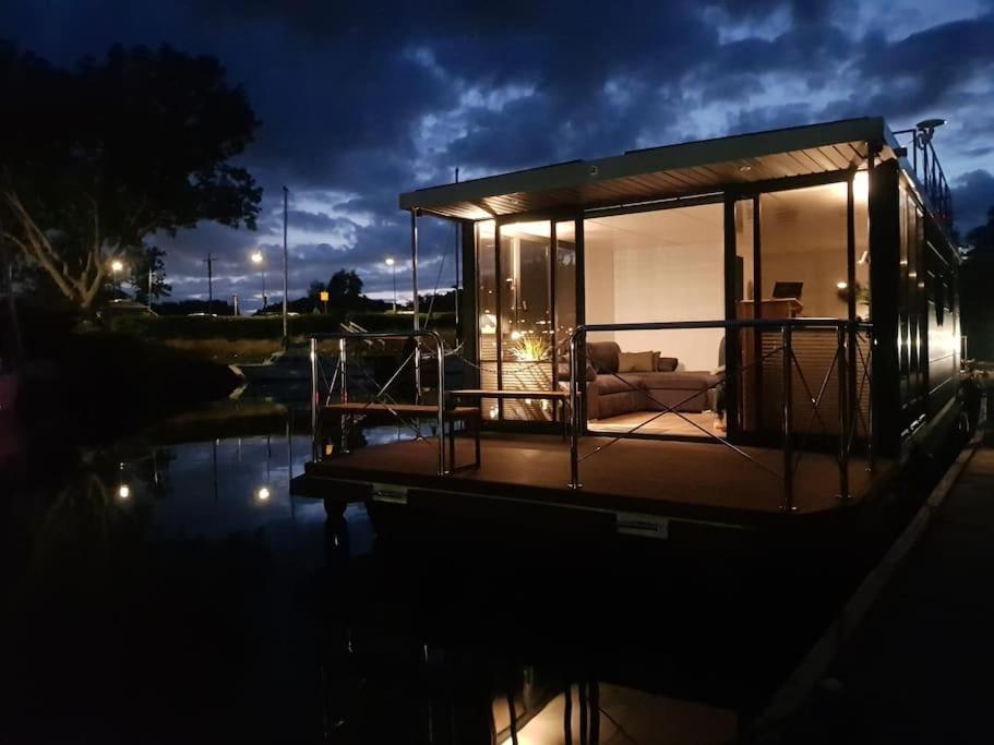 Modern, Brand New Houseboat Near Amsterdam Hotel Monnickendam Exterior photo
