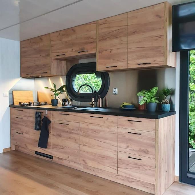 Modern, Brand New Houseboat Near Amsterdam Hotel Monnickendam Exterior photo