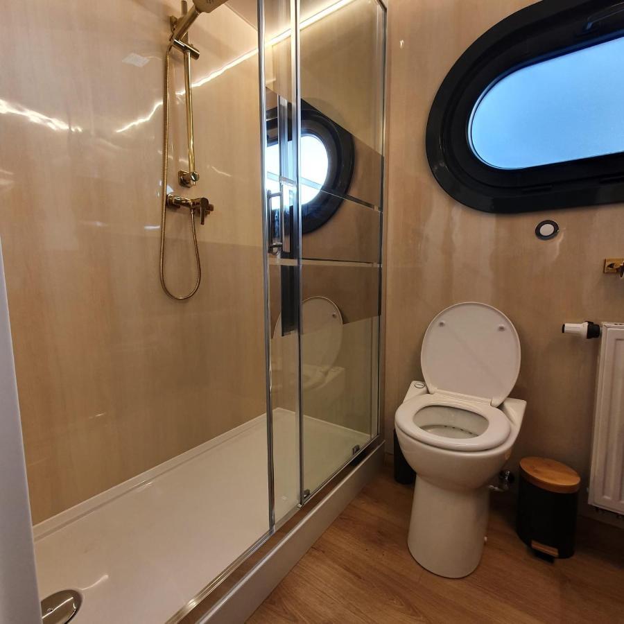 Modern, Brand New Houseboat Near Amsterdam Hotel Monnickendam Exterior photo